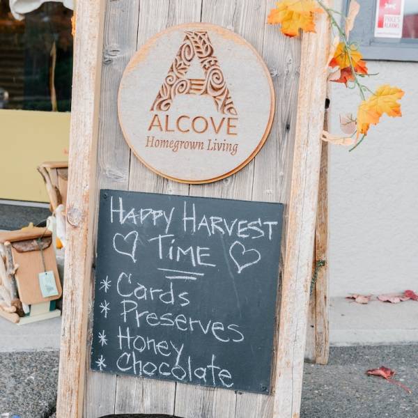 Alcove Homegrown Living Sign