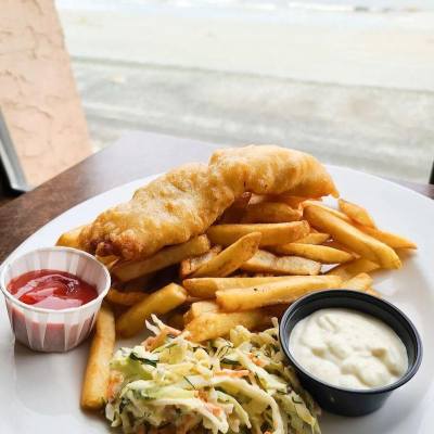 A dish of fish and chips at the Shady Rest Restaurant & Bar. Image: @happysjourney