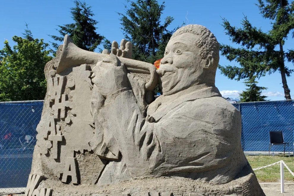 Sand sculpture of a man playing trumpet and the words"What a Wonderful World" at Parksville Beach Festival @Dabbevilacqua