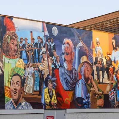 Village Theatre Mural depicting people in different roles in the theatre and people in costumes. Image: @zooms_by_ooms